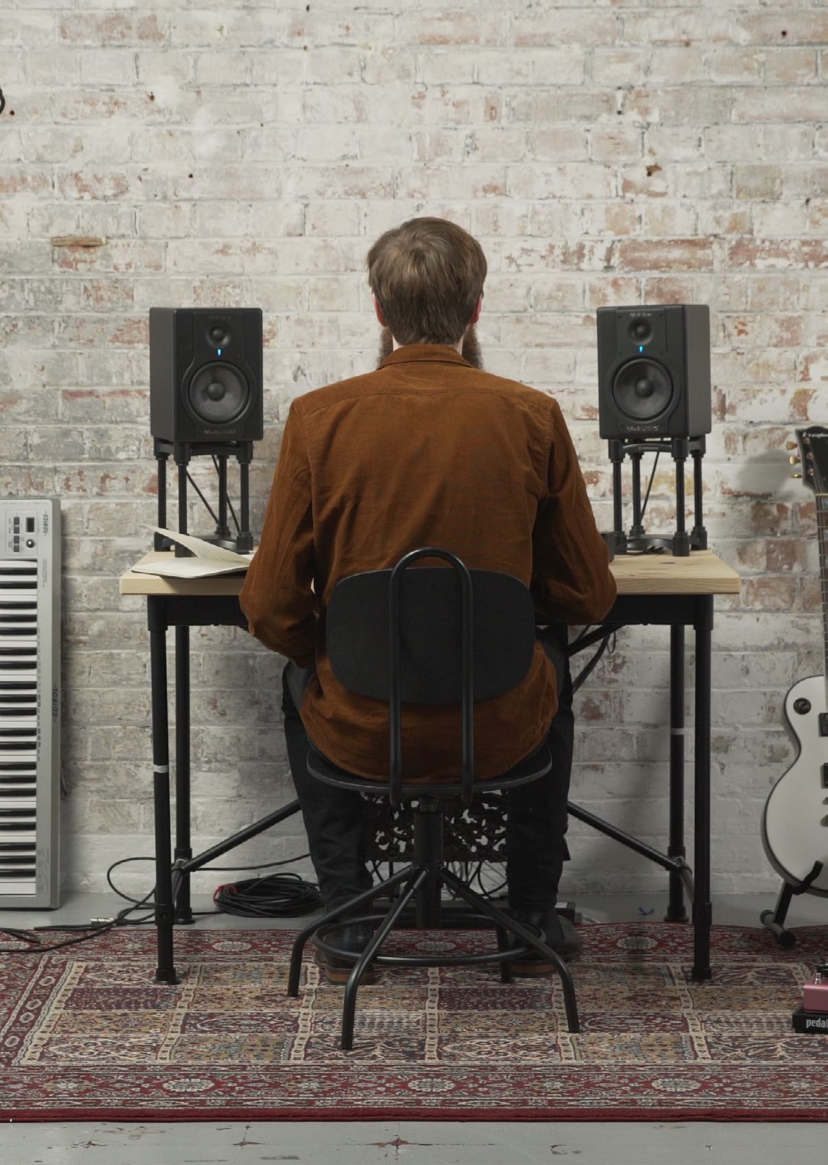 Studio-Arbeitsplatz zur Veranschaulichung der Registrierung und Einrichtung von EVO 4